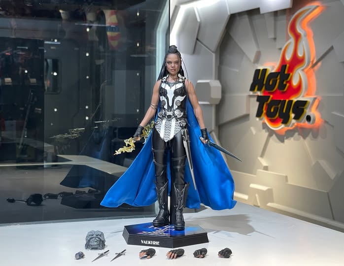 ホットトイズ mms673 ソー : ラブ ＆ サンダー ヴァルキリー