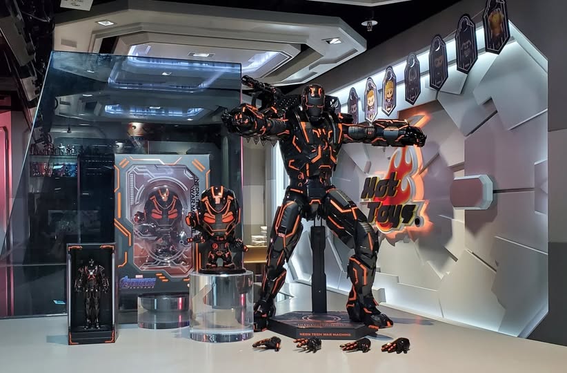 ホットトイズ MMS553D35『アイアンマン2』ウォーマシン（ネオンテック