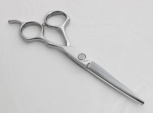 新品未使用 カットシザー ハサミ 女性や手の小さい方に最適サイズ プロ