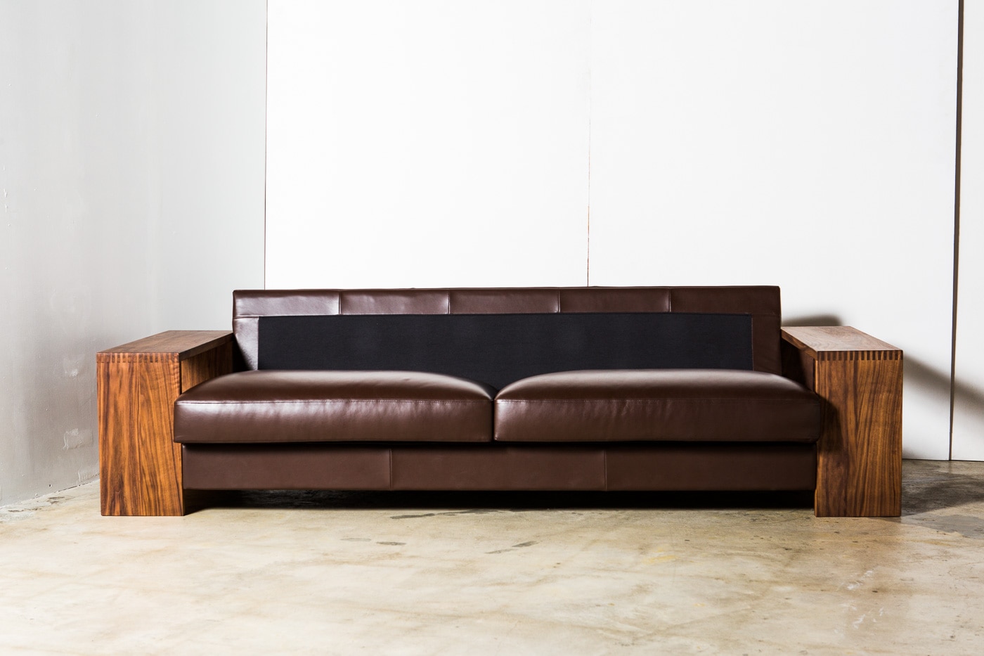 ロバン ソファ(ウォールナット無垢材／レザー張地) | レンバシー