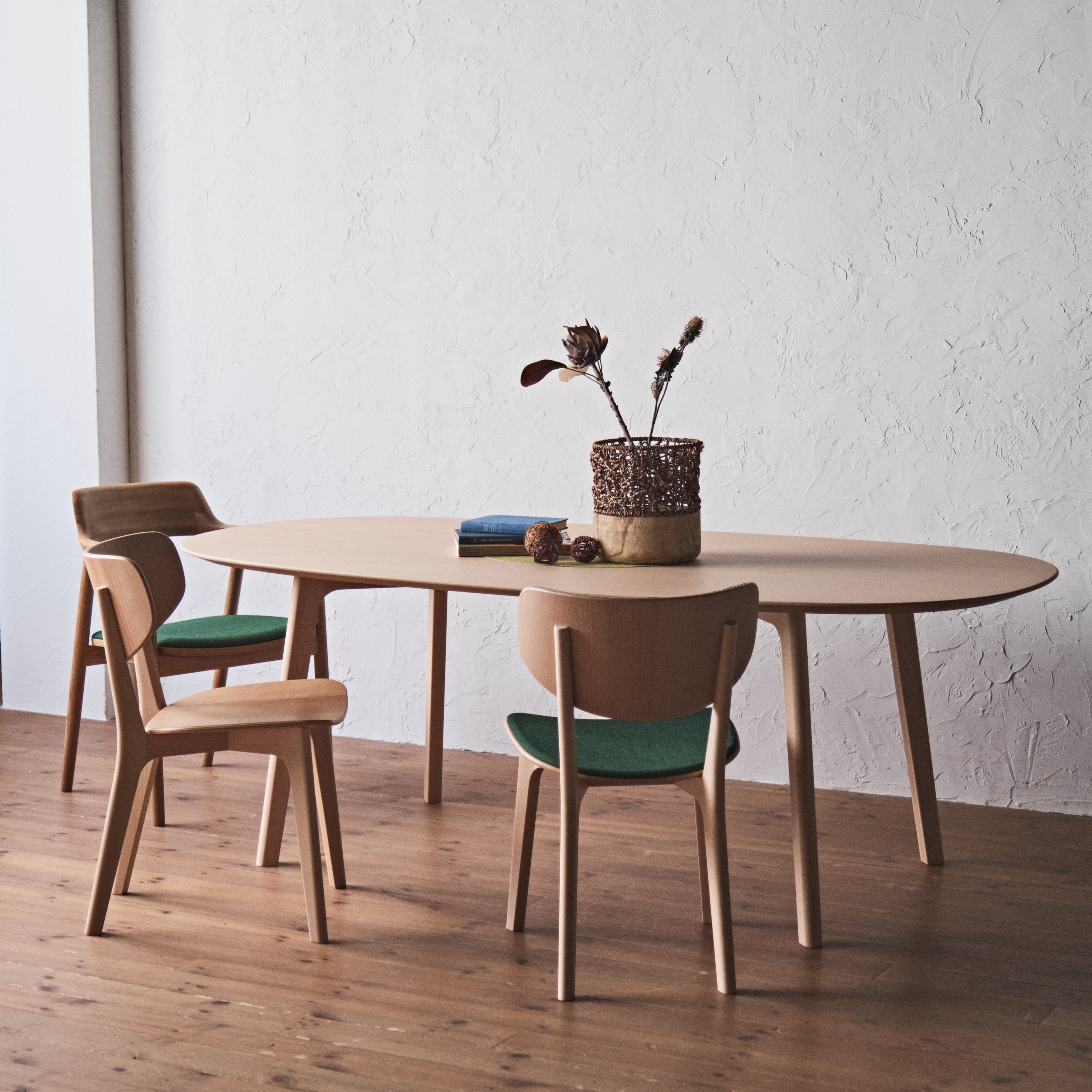 ラウンディッシュ チェア(板座 / ビーチ) | マルニコレクション(MARUNI