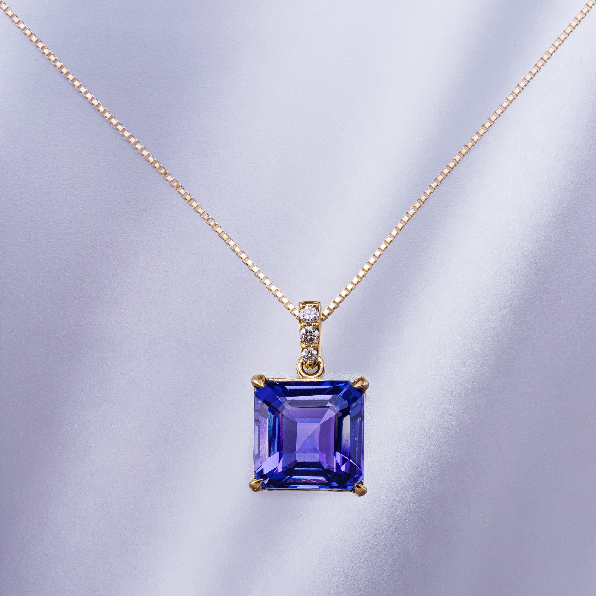 K18 タンザナイトペンダント – KIRAGA オンラインショップ