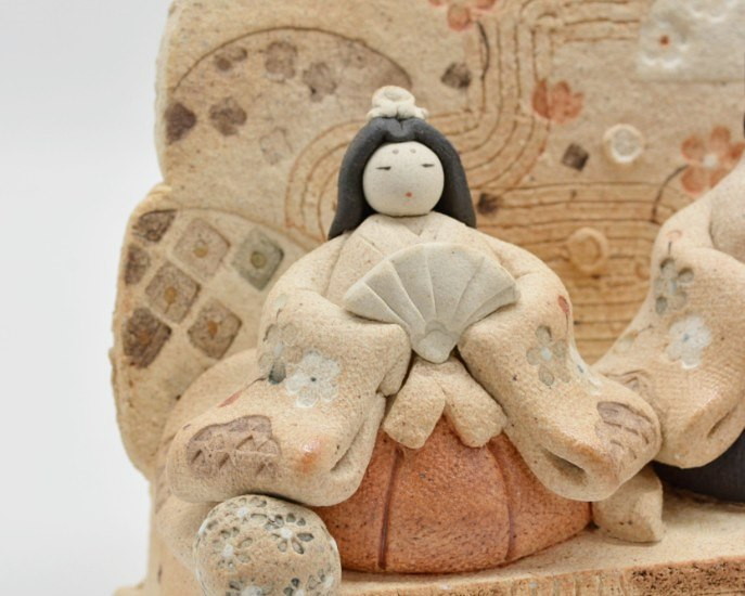 12/27 週末値引 陶器の城と人形の装飾品 12 27 週末値引 陶器の城と
