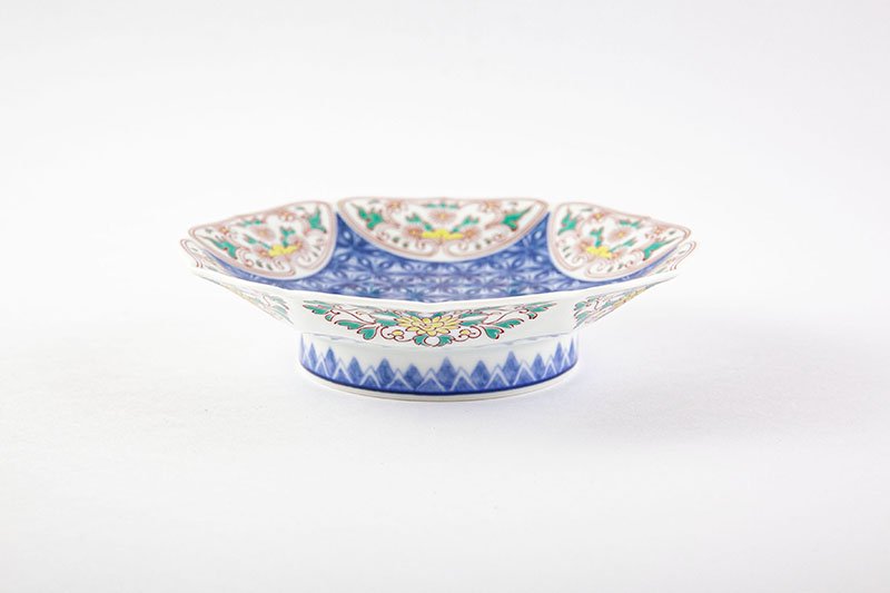 色鍋島麻の葉地紋 桔梗縁【銘々皿】｜有田焼なら賞美堂本店オンライン