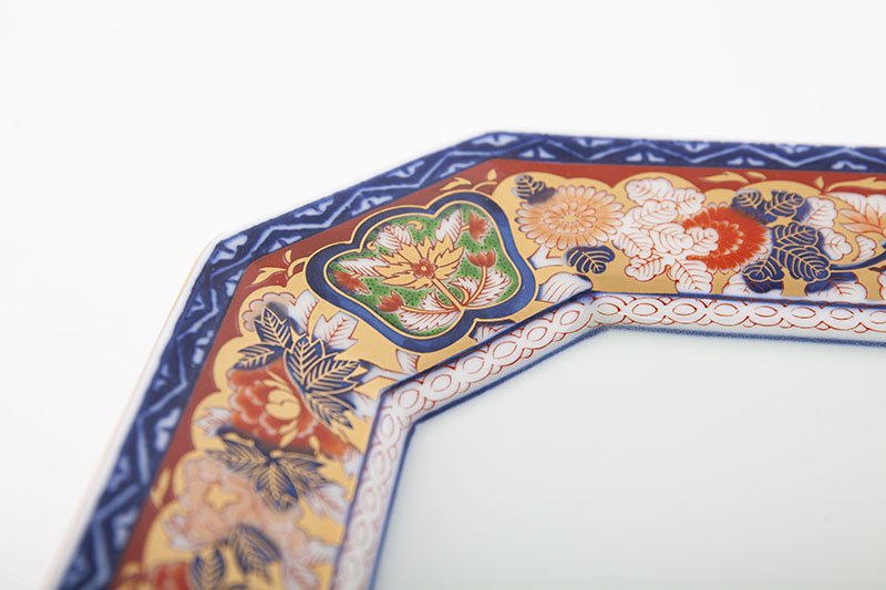 極錦金彩古伊万里様式【八角盛皿・小】 木箱入｜有田焼なら賞美堂本店