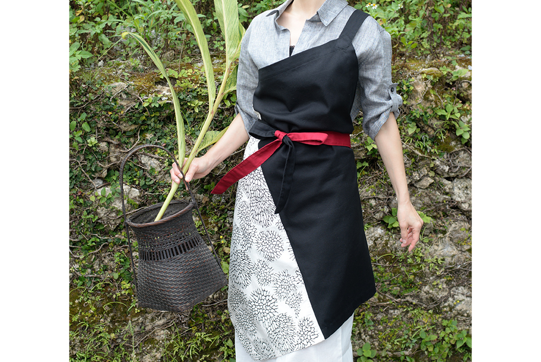 KANA-SANGO森 ワンショルダーエプロン BK | 首里琉染オンラインストア