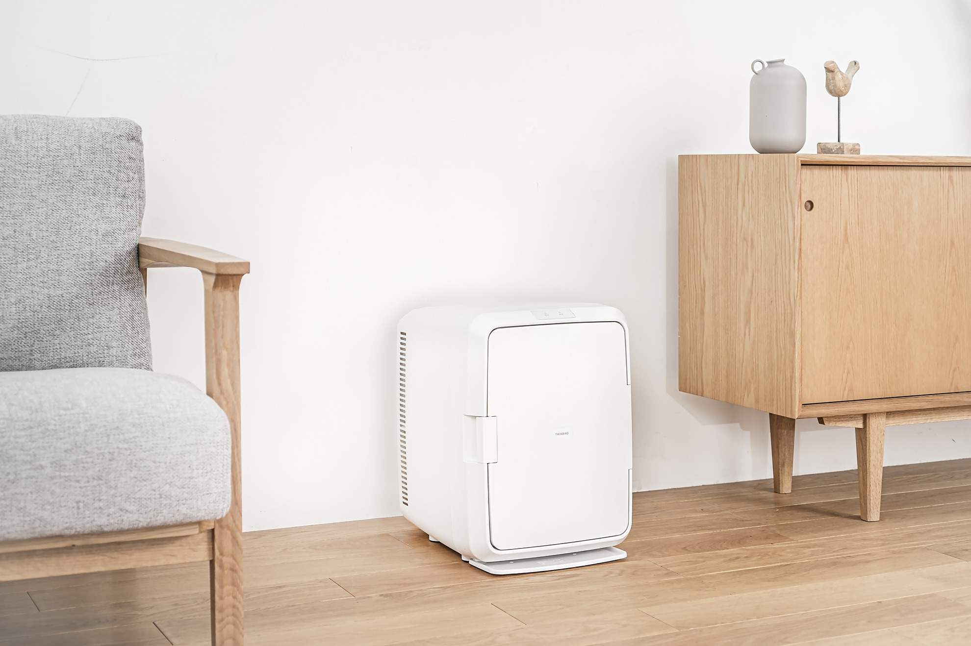 ツインバード 2電源式ポータブル電子適温ボックス 20L 自分専用の冷温