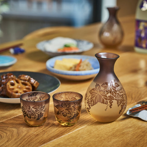 彫刻 夢柄子 ぶどう紋 酒器三点揃 アンバー/パープル 盃55ml 徳利210ml