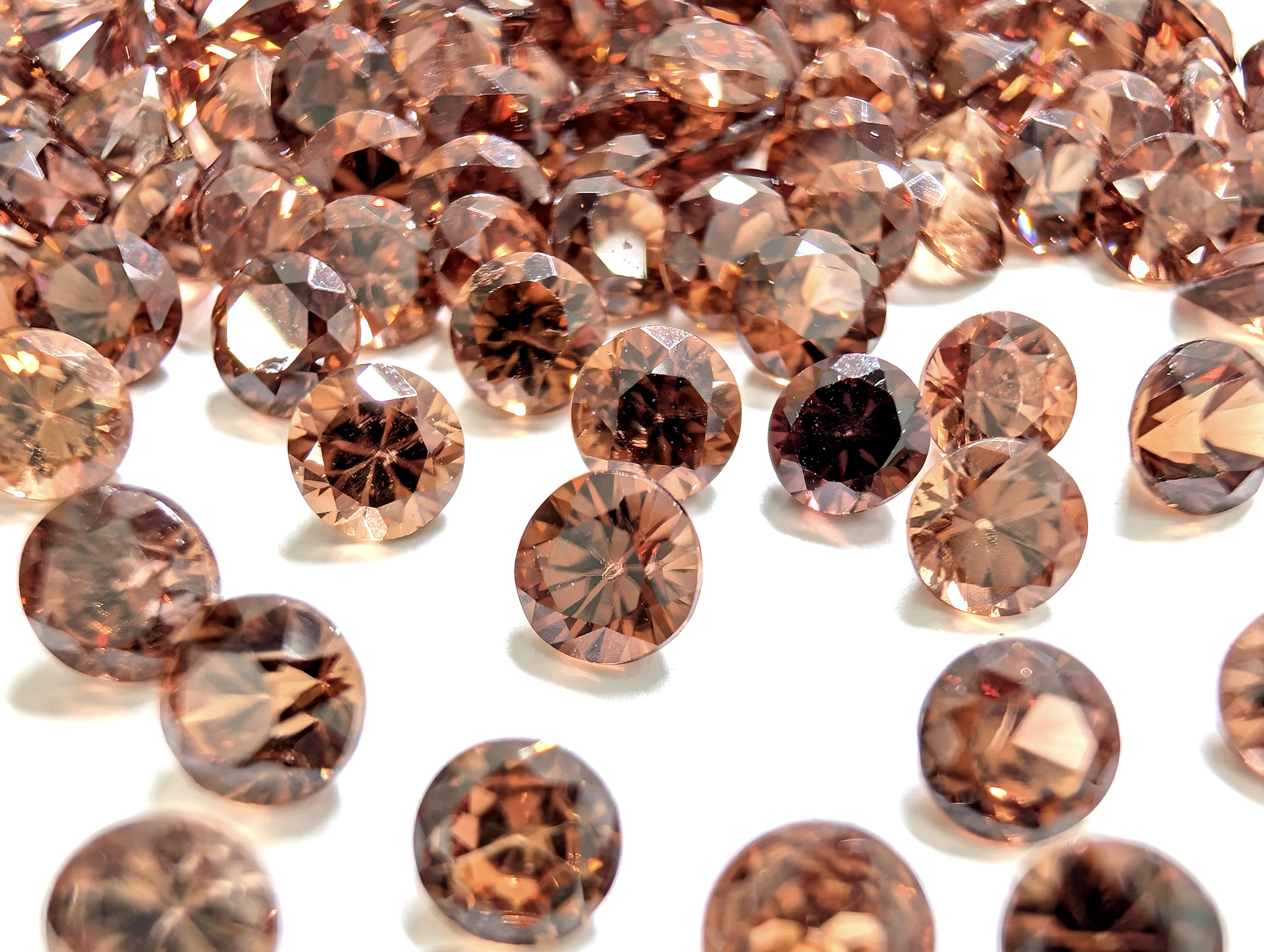 東洋ルース ONLINE SHOP💎💡蛍光あり✨ギラギラ✨ブラウンジルコン【1