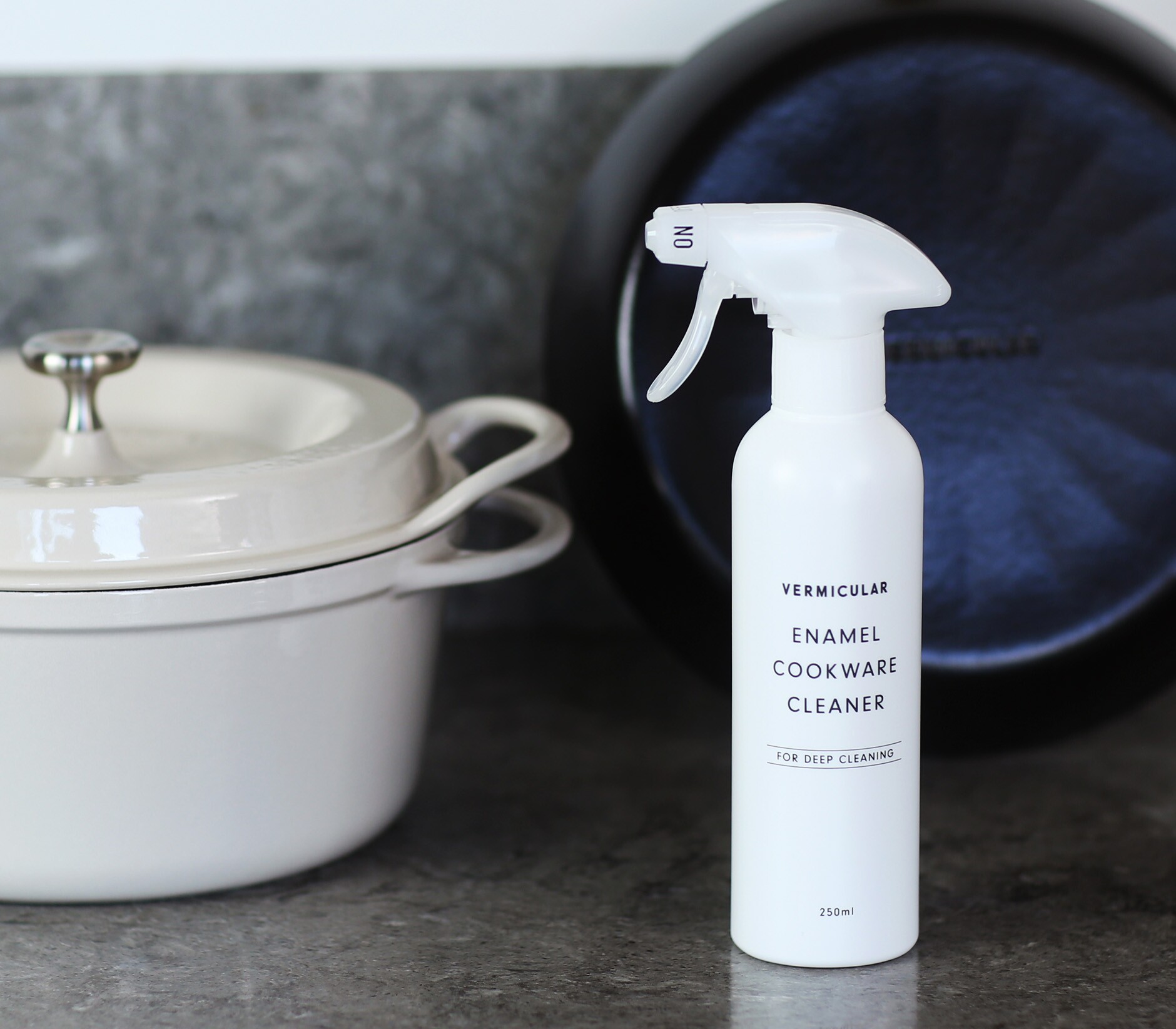 エナメルクックウェアクリーナー【スプレー付】 | バーミキュラ公式