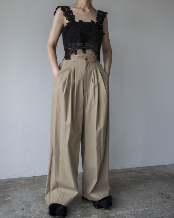 VONIQUE / villd/ chino tuck pants (beige)