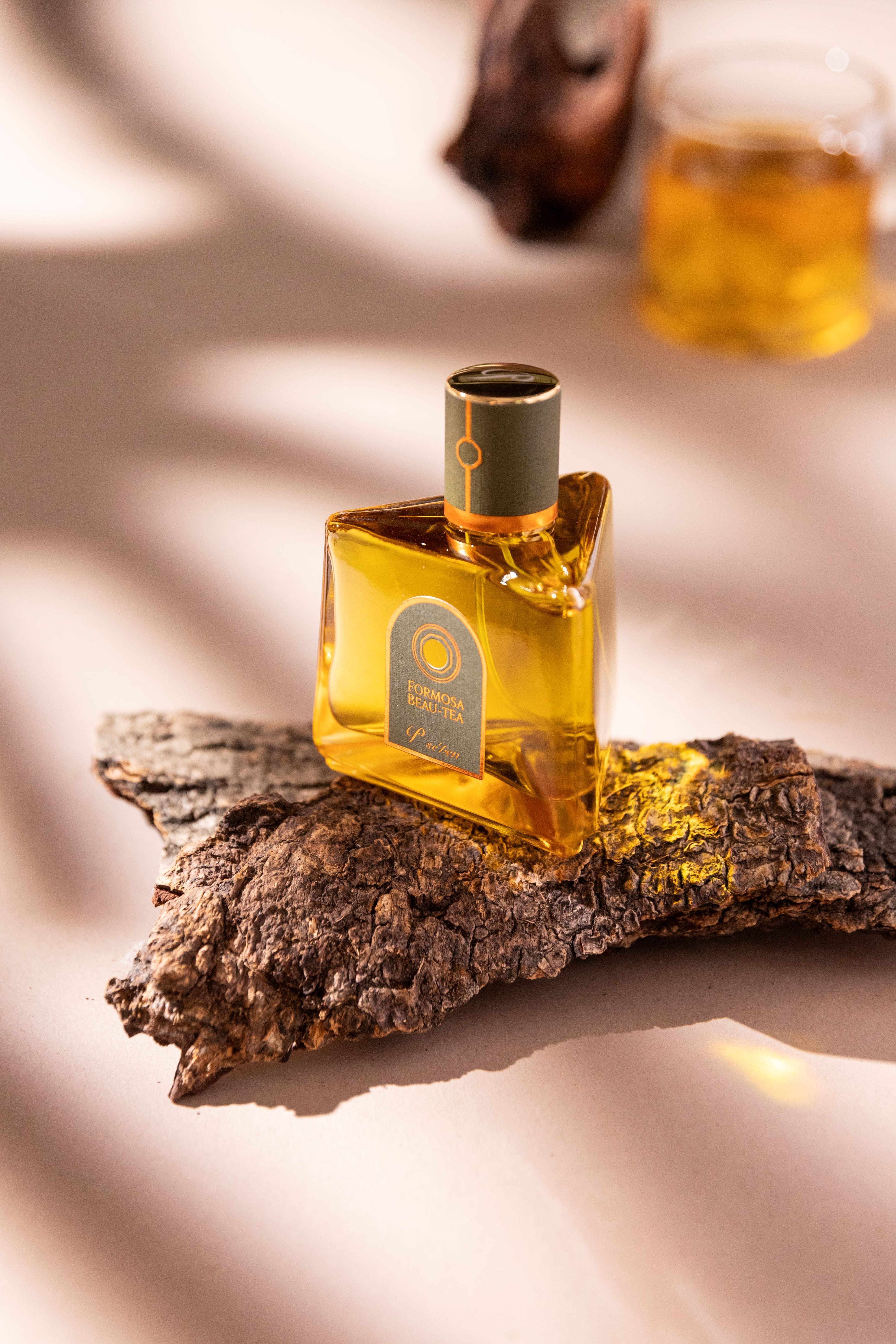 P.Seven首創台灣茶香水.‧．. ‧· .．