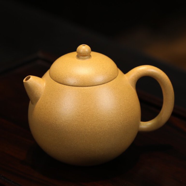 龍蛋壺】-- 造型單純、流暢，粗獷敦厚，整體感強。