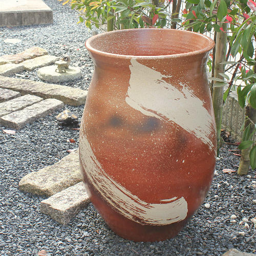 大きい壺 花瓶 焼き物 桜皮細工 の台座付き 大きい壺 花瓶 焼き物 桜皮