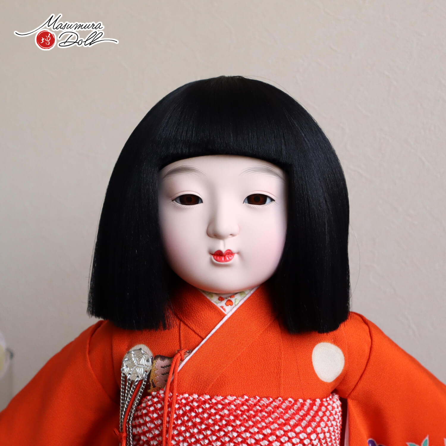 市松人形 元賀章介 12号尺二正絹手描 雲に御所人形 朱色 越前塗台