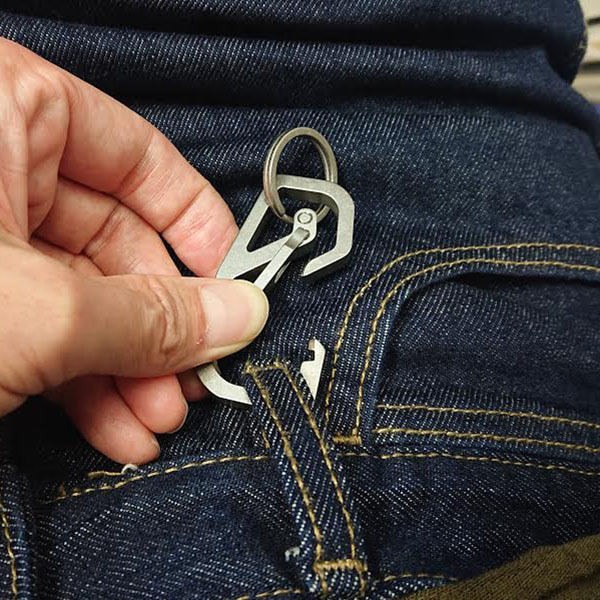 爆買 ハンドグレイ チタン製キーカラビナ（キーリング付属） HANDGREY