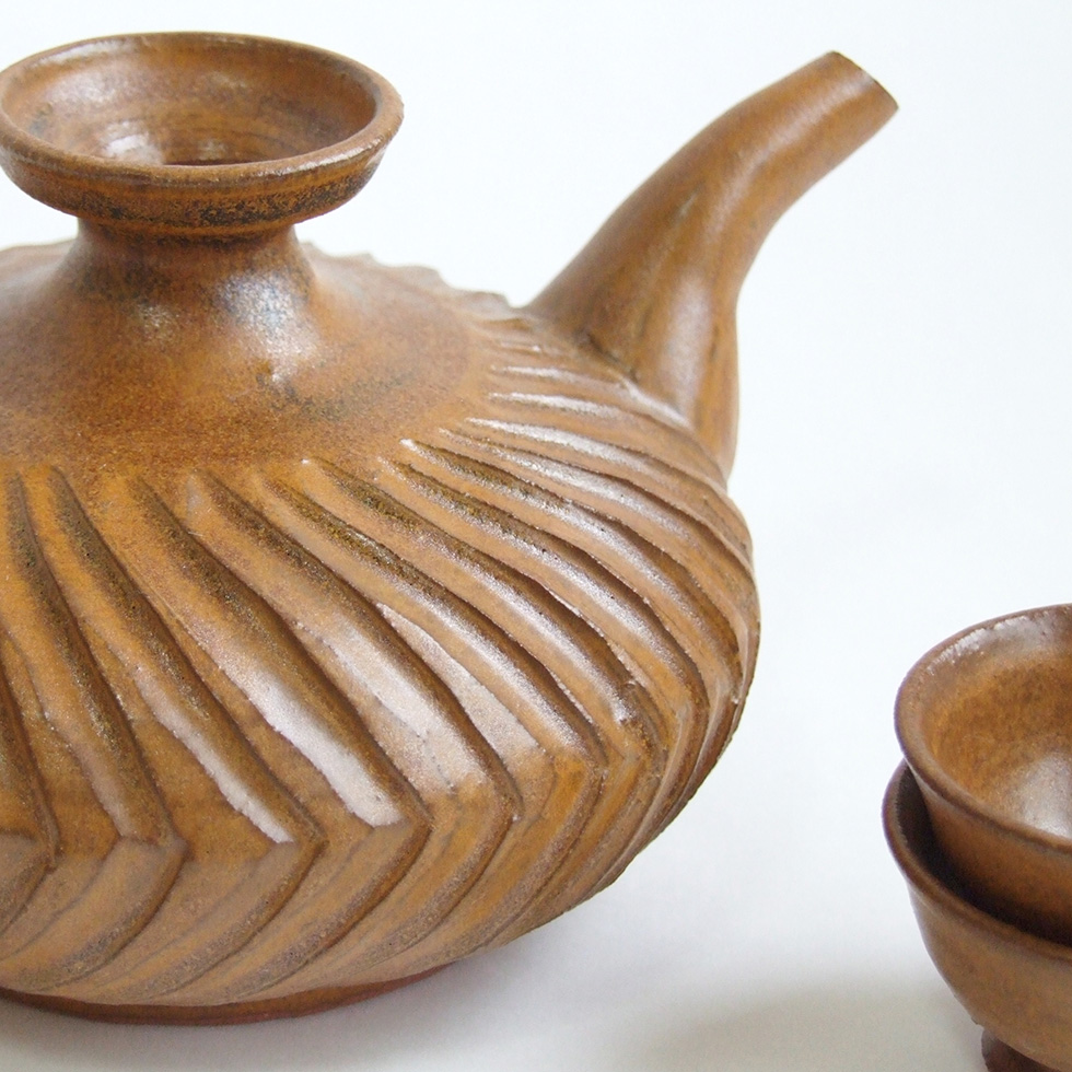 やちむん 民藝 金城彩子 カラカラ(玉入り) お猪口2つセット 茶 しのぎ