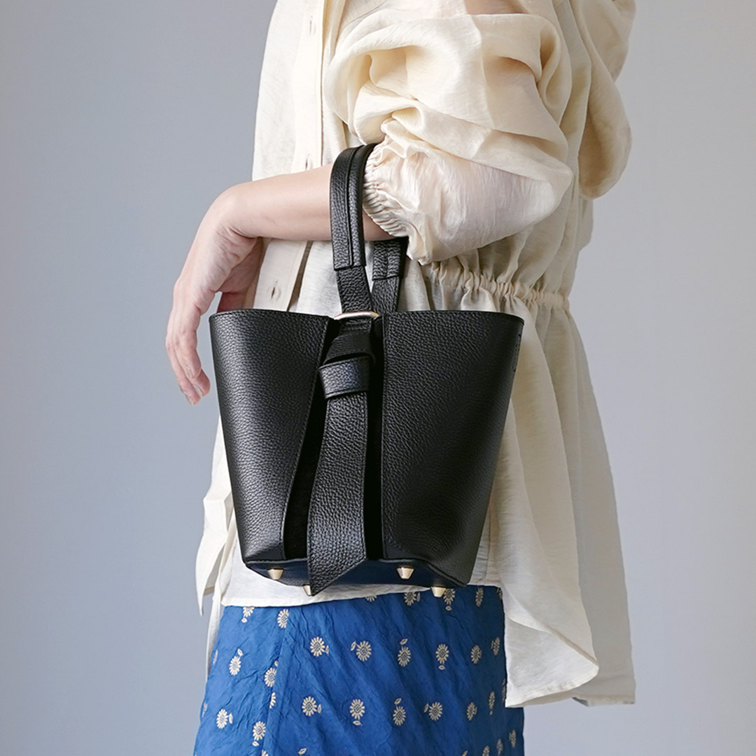 AULENTTI（オウレンティ） AULENTTI（オーレンティ） レザー ポーチ付