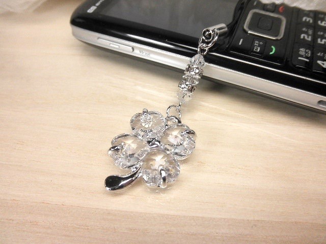 SWAROVSKI（スワロフスキー） 携帯ストラップ おしゃれ 幸せクローバー