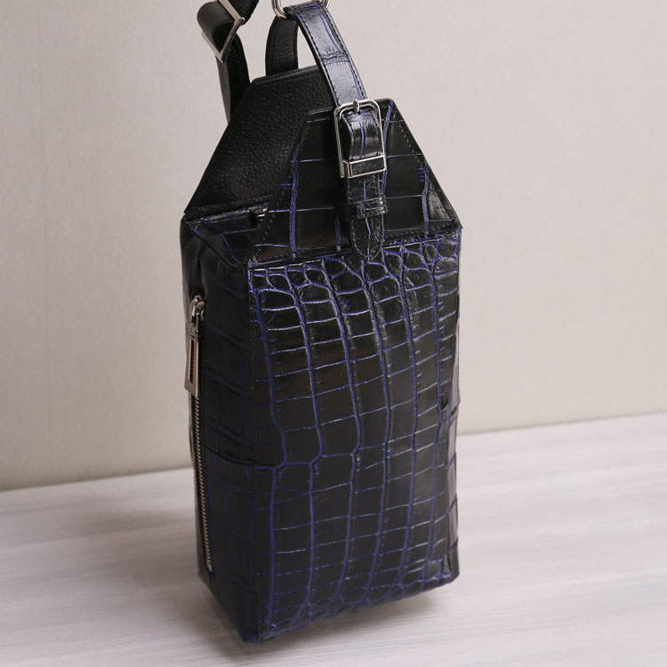 sankyo shokai（三京商会） ＜爆買＞クロコダイル メンズ ボディバッグ