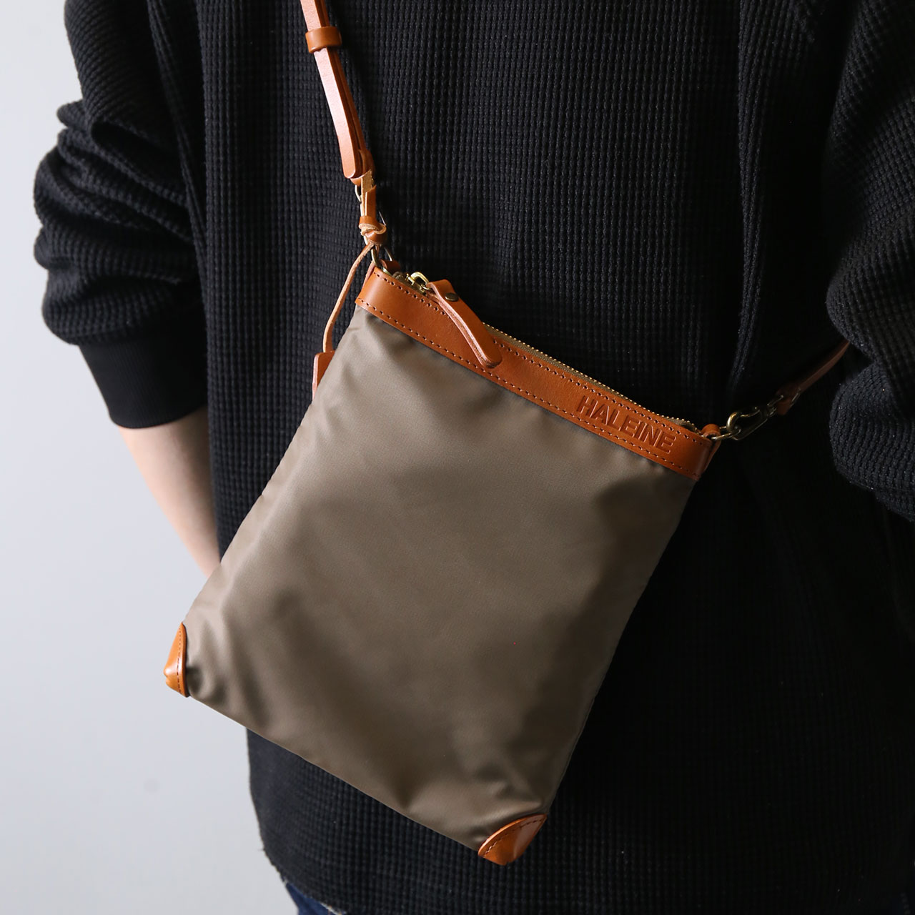 HALEINE（アレンヌ） ＜爆買＞サコッシュ マチ付き 縦型 日本製