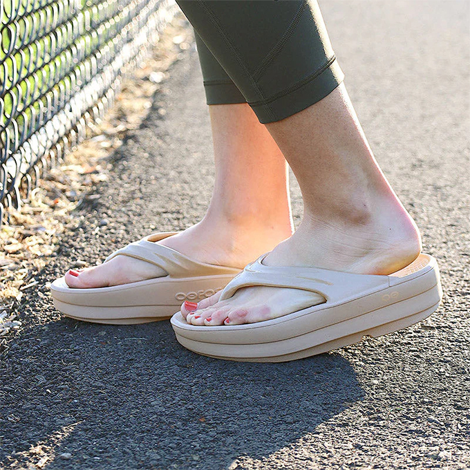 OOFOS（ウーフォス） WOMEN'S OOMEGA ウーメガ レディース リカバリー