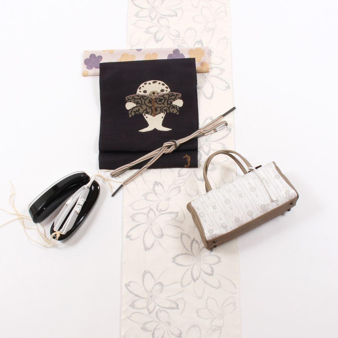 きもの 和 本場 大島紬 白大島 7マルキ 窪田織物 手織り 白眉 花模様