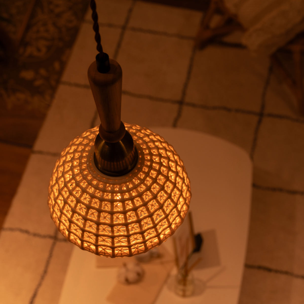 東谷 ペンダントライト 陶器 天然木 電球付き ドーム型 （ LED E26