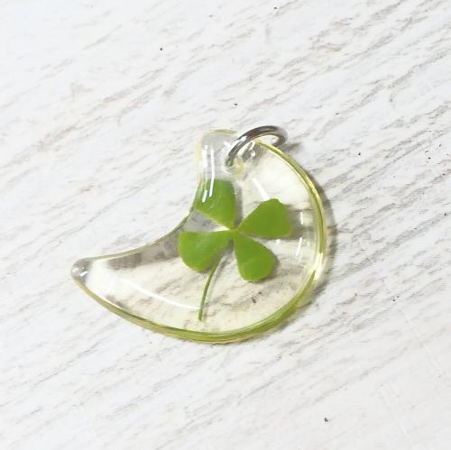 四葉 クローバー キーホルダー ストラップ セルフ クリア 三日月 MOON