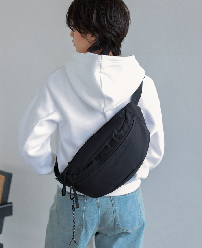 ボディバッグ レディース 大きめ 軽い バッグ 大容量 スポーティー