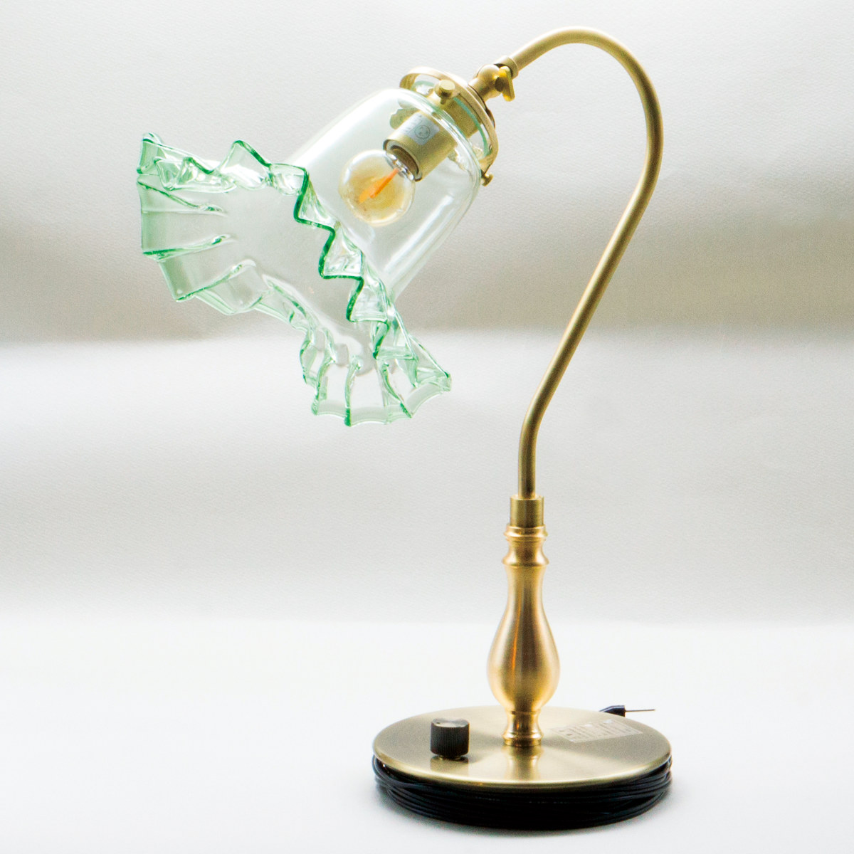 廣田硝子 テーブルライト ガラス製 電笠 フリル緑 卓上ライト 日本製