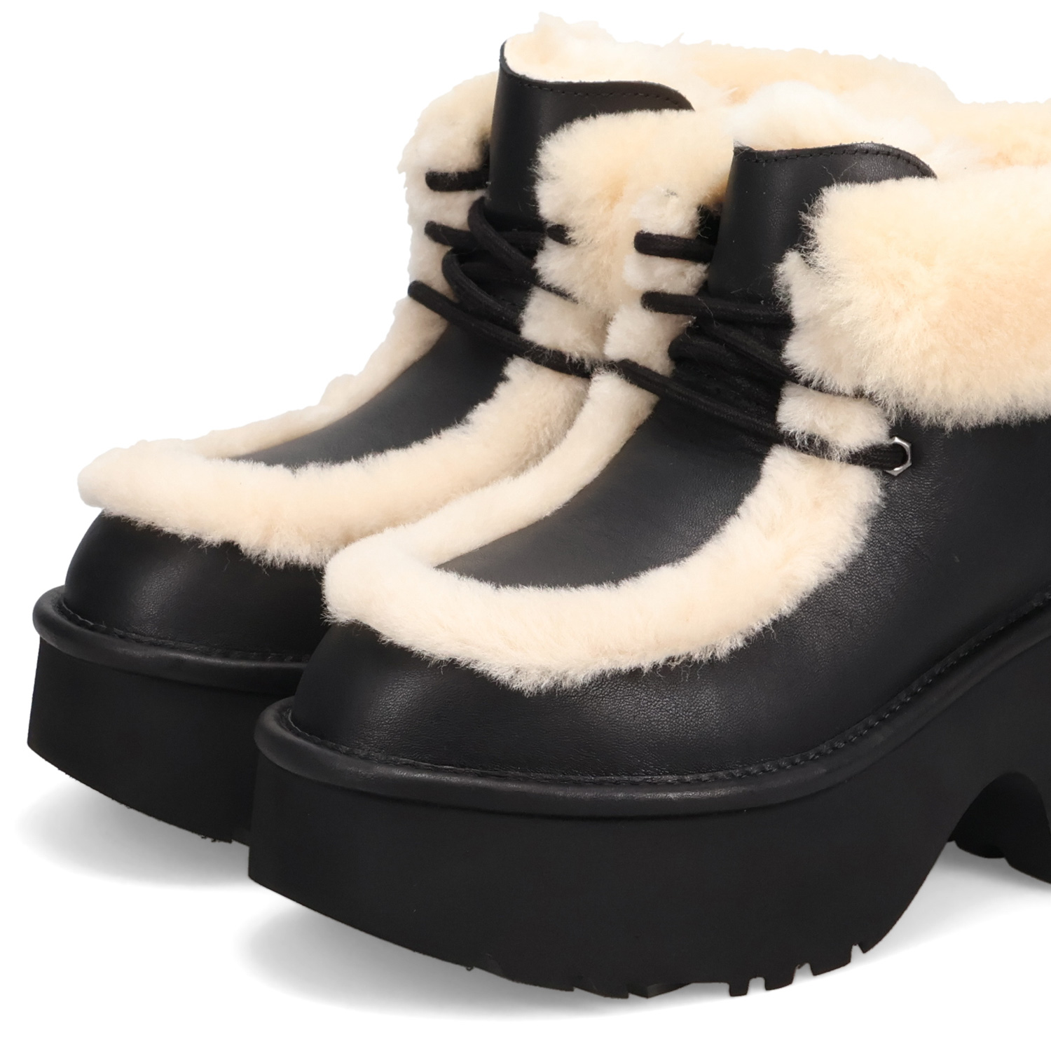 UGG（アグ） ブーツ ムートンブーツ エスミー レザー レース アップ