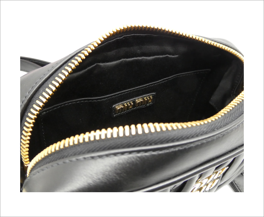 miu miu（ミュウミュウ） マテラッセレザー ショルダーバッグ