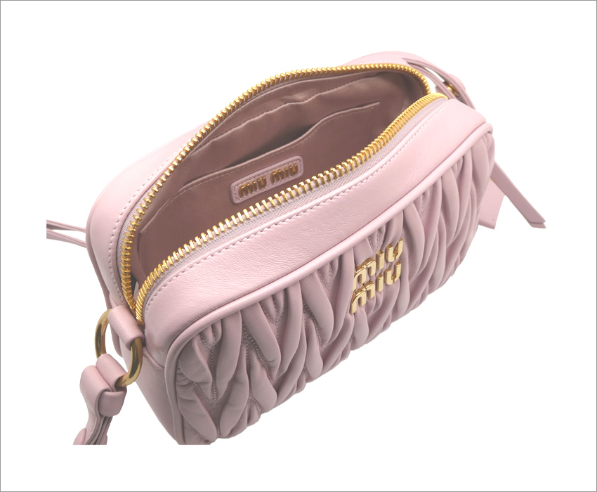 miu miu（ミュウミュウ） マテラッセレザー ショルダーバッグ