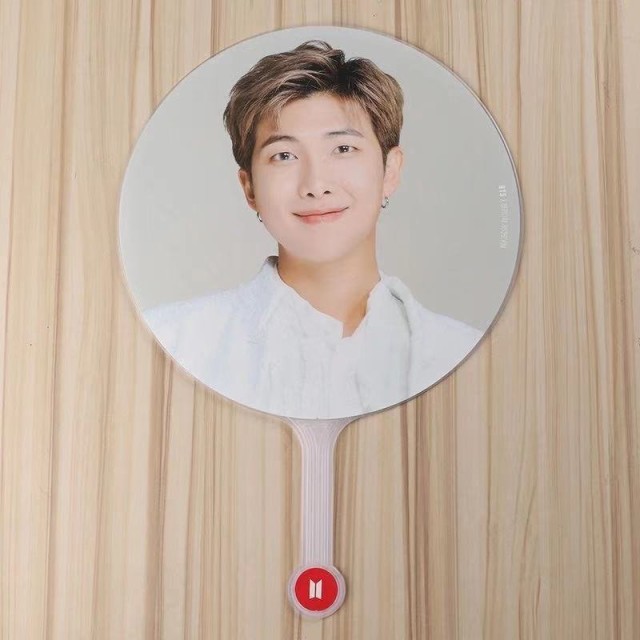 送料無料 BTSグッズ うちわ 団扇 防弾少年団 写真 応援グッズ SPEAK