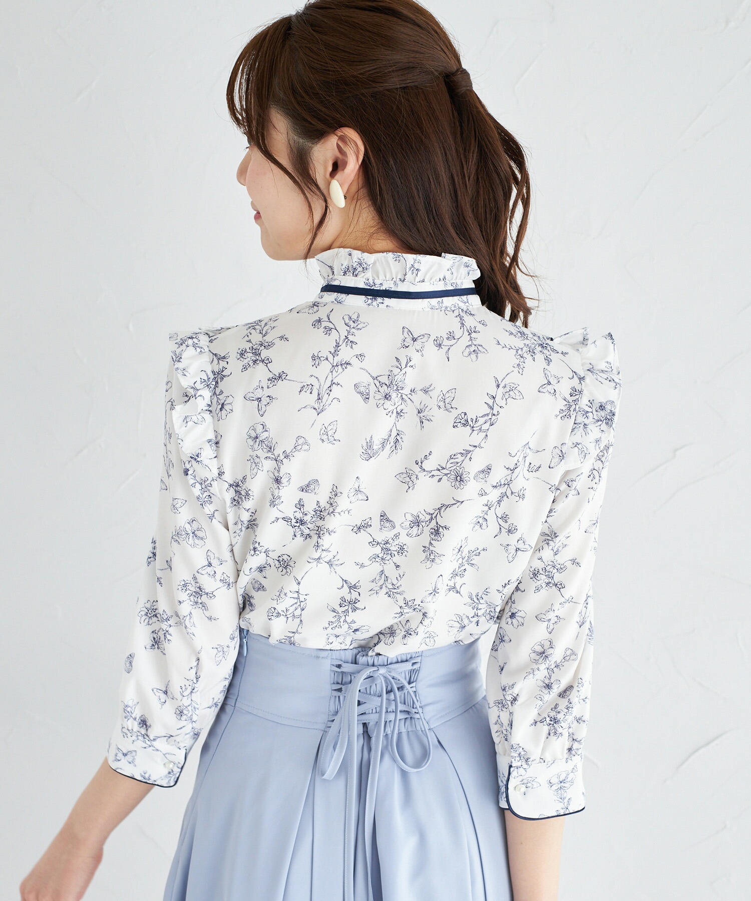 tocco closet（トッコ クローゼット） パール釦リボン×フリル付き蝶々