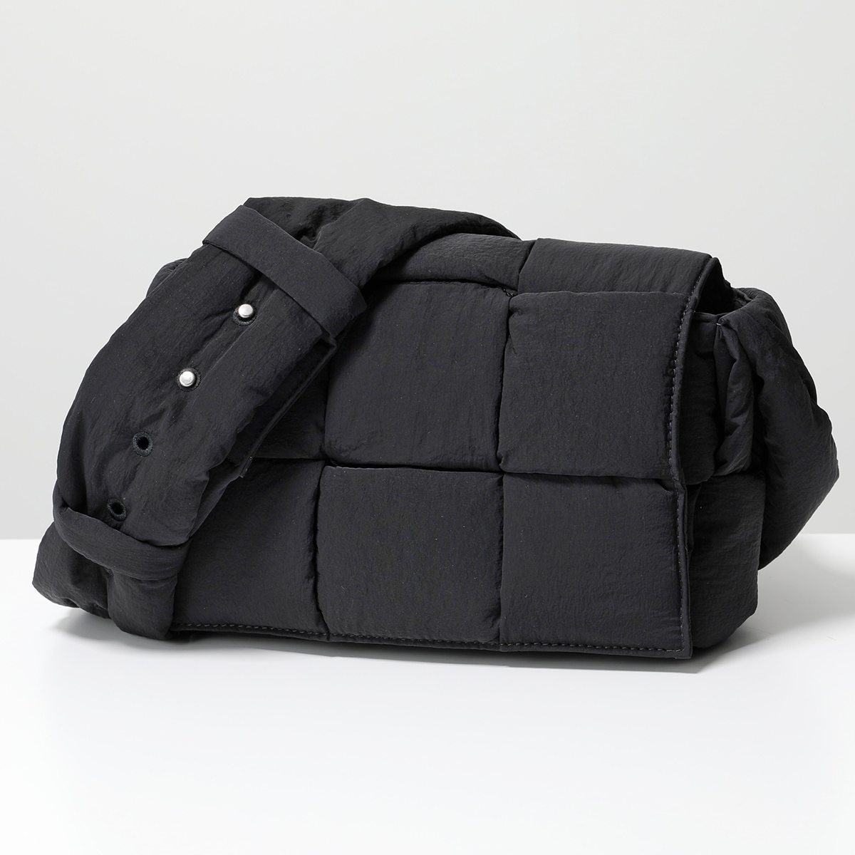BOTTEGA VENETA（ボッテガ・ヴェネタ） ショルダーバッグ パデッド