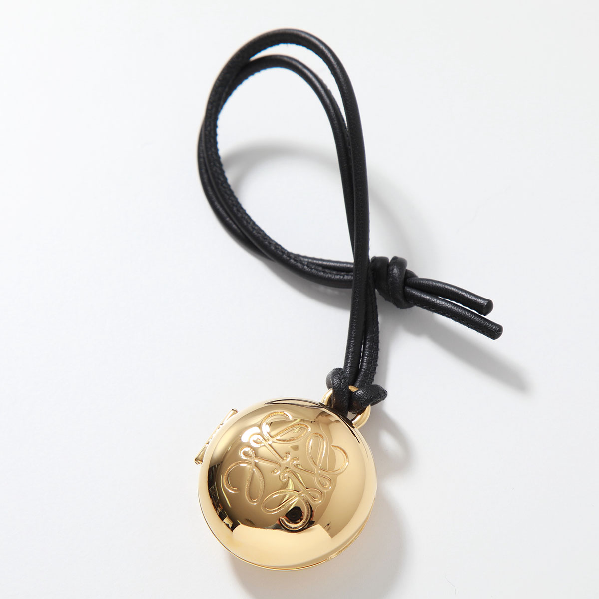LOEWE（ロエベ） バッグチャーム ANAGRAM PEBBLE LOCKET CHARM