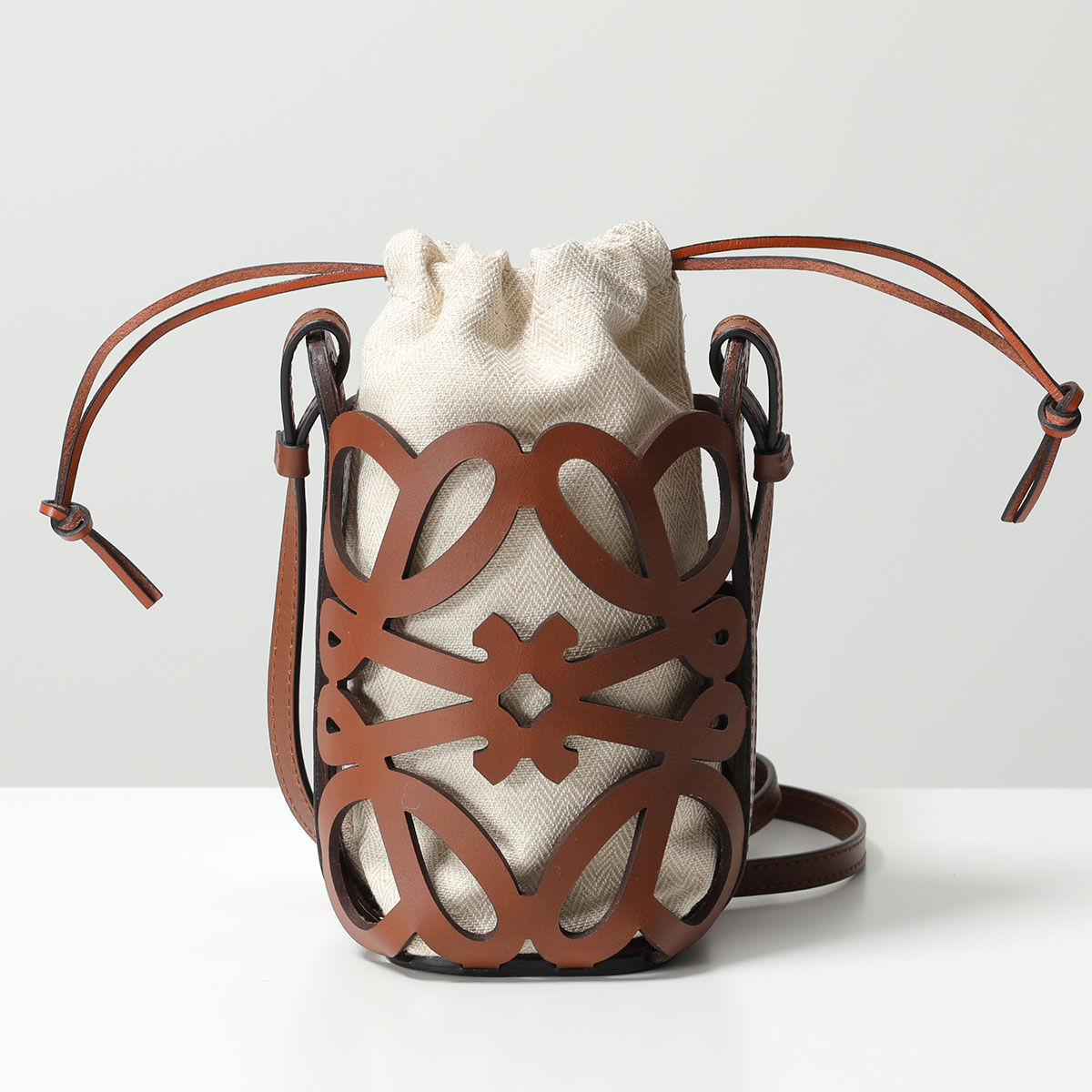 LOEWE（ロエベ） ショルダーバッグ ANAGRAM CUT OUT POCKET アナグラム