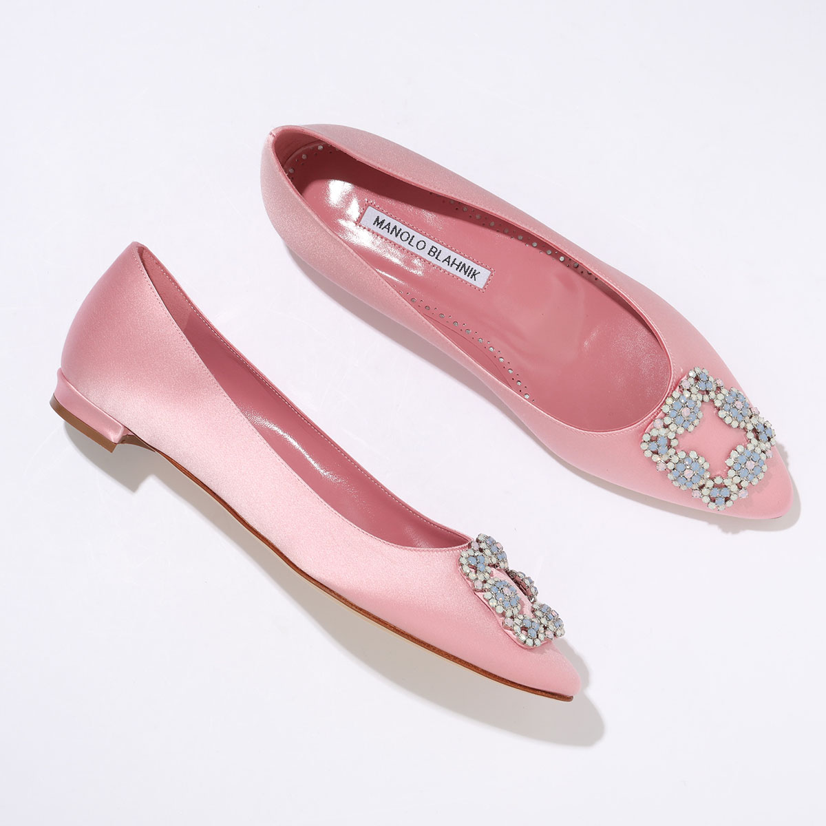 MANOLO BLAHNIK（マノロブラニク） パンプス HANGISIFLAT OPAL SATIN