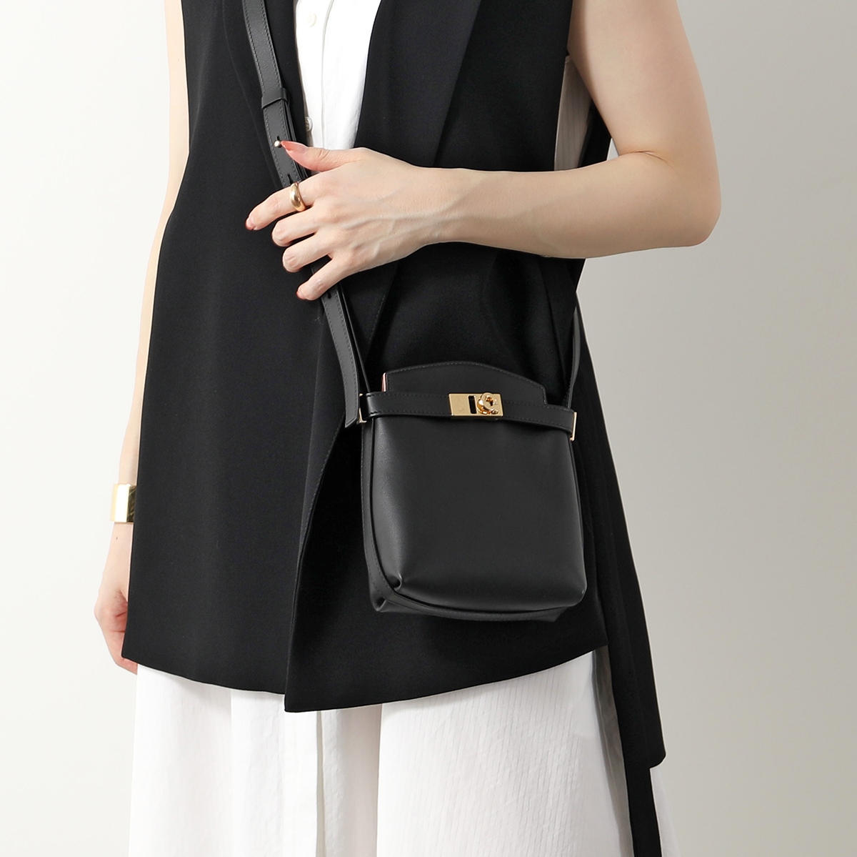 ☆美品 フェラガモ チェーンかごショルダーバッグ☆夏 ☆美品