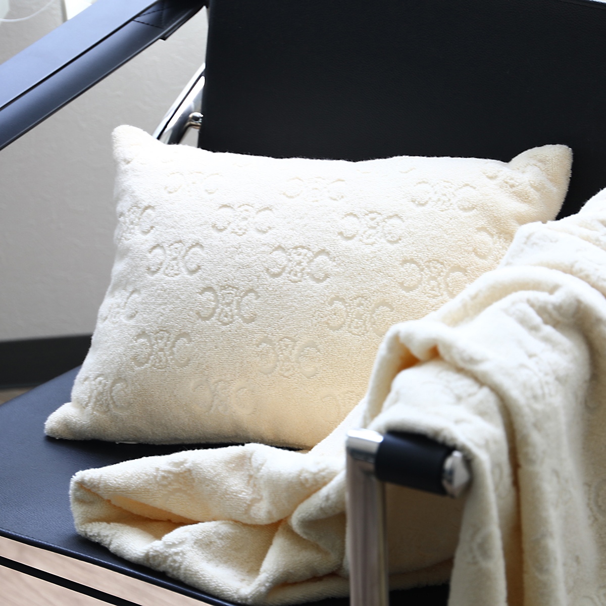 CELINE（セリーヌ） クッション 2AR05175W.01EC レディース トリオンフ