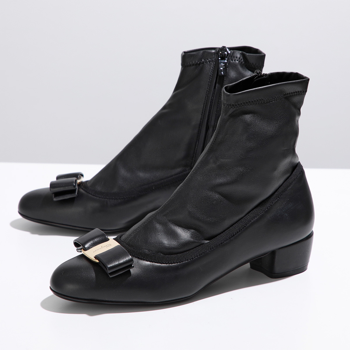 FERRAGAMO（フェラガモ） ショートブーツ VARA ヴィラリボン 705143