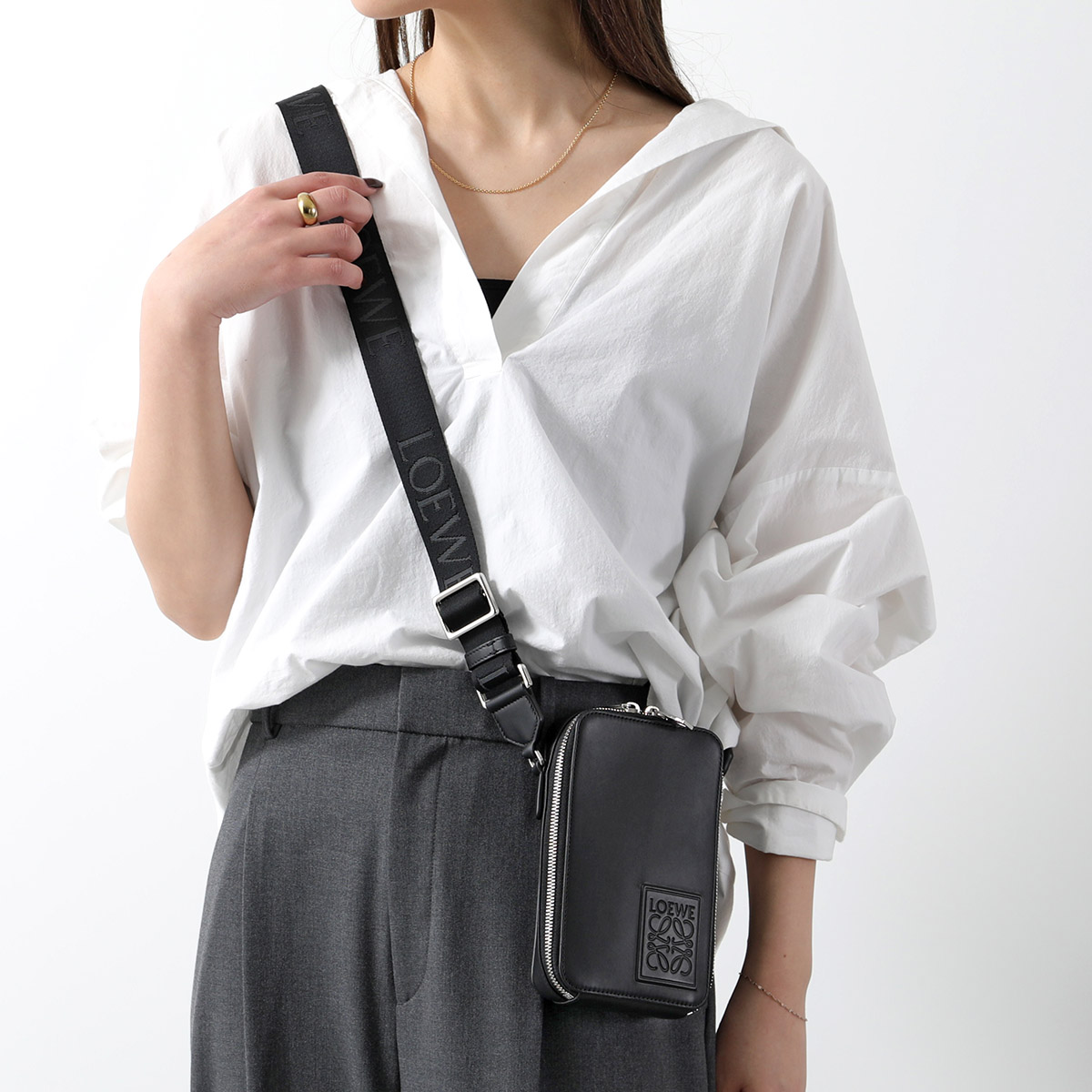 LOEWE（ロエベ） ショルダーバッグ VERTICAL バーティカル C565S59X01