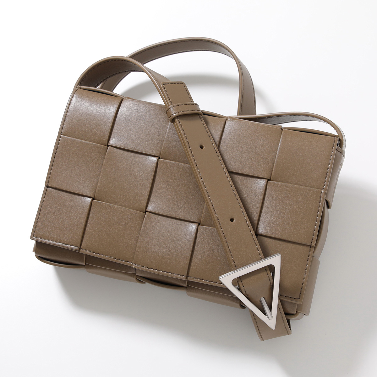 BOTTEGA VENETA（ボッテガ・ヴェネタ） ショルダーバッグ CASSETTE