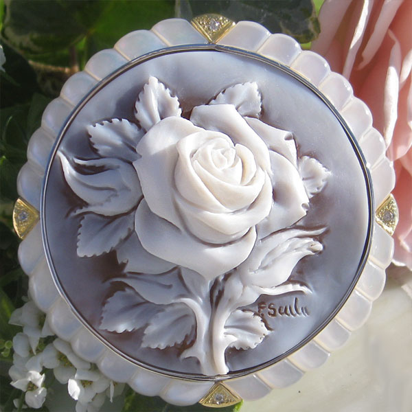 薔薇と女性メノウカメオ