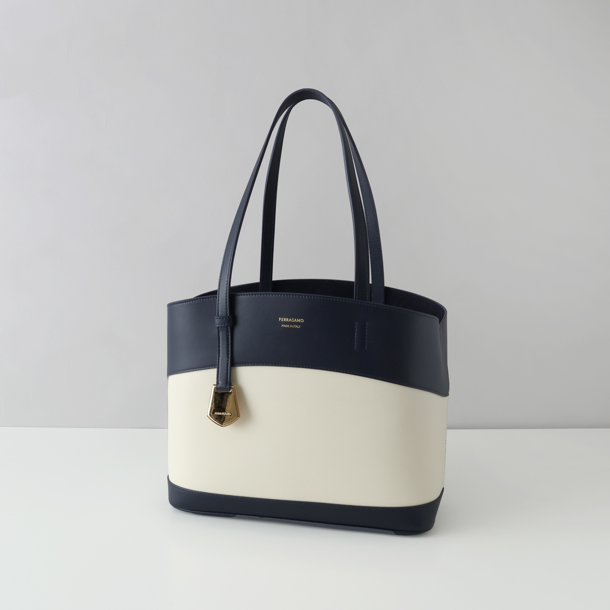 FERRAGAMO（フェラガモ） 並行輸入 トートバッグ バッグ ハンドバッグ