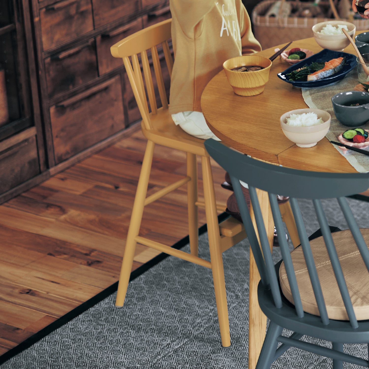 ベルメゾン キッズも使えるハイタイプのウィンザーチェア