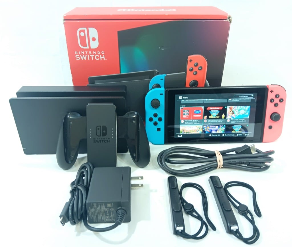 Nintendo Switch V2 HAC-001(-01) 32GB Console Bundle - Shores Pawn