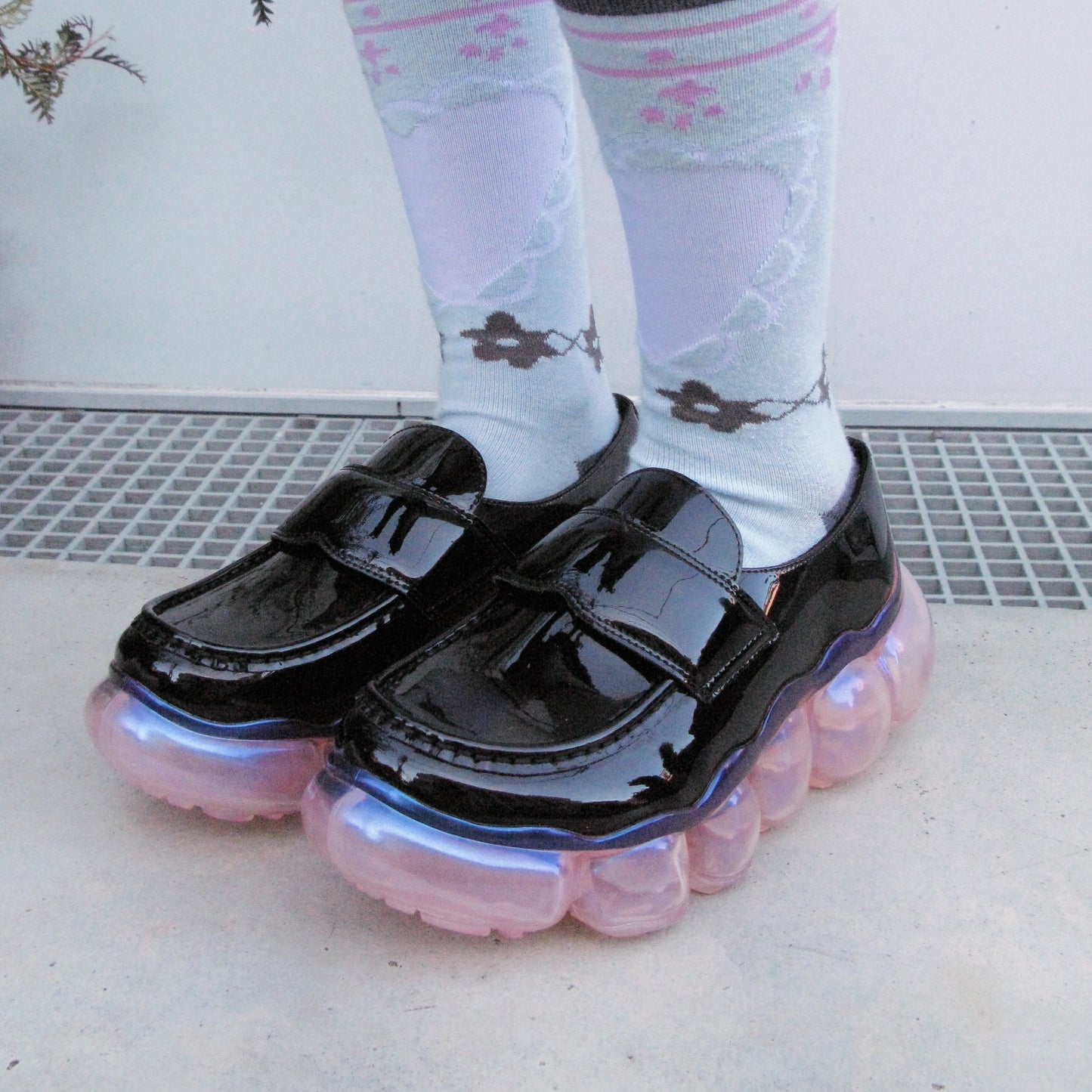 SHEEP Limited】JEWELRY LOAFER / BLACK ENAMEL x PINK AURORA